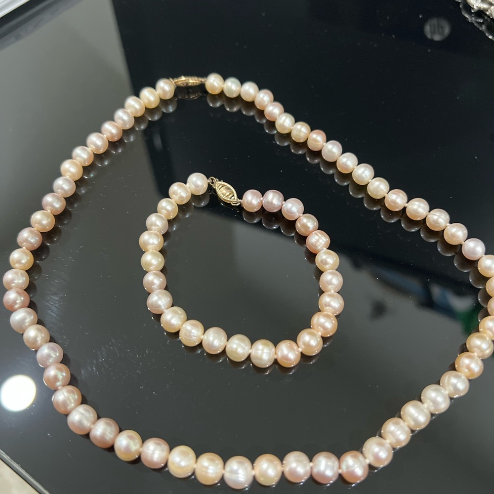 Fresh water cultured necklace and bracelet